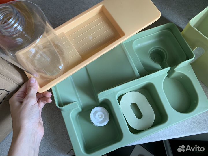 Автокормушка и поильник для кошек