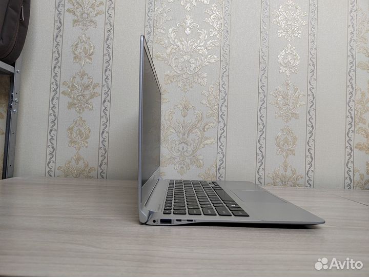 Ультрабук Samsung 13.3