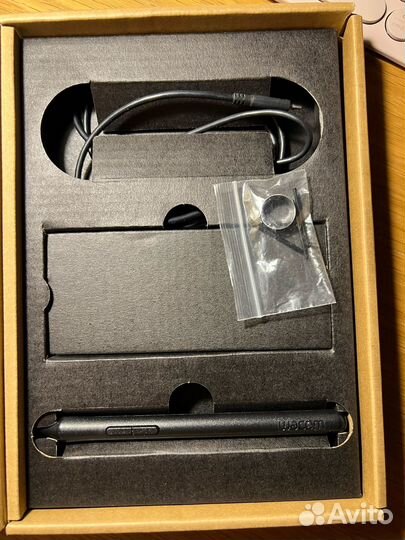 Графический планшет One by Wacom small красный