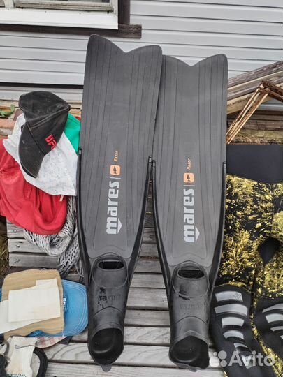 Гидрокостюм, ласты