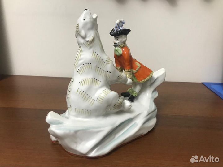 Статуэтка фарфор
