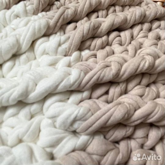 Интерьерные вязаные подушки