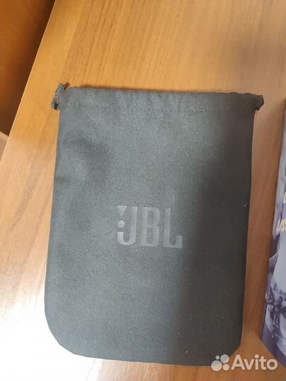 Продаю наушники livi JBL 660nc в хорошем состояни