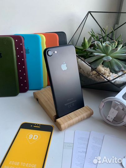 Телефон iPhone 7 Black на 32 гб