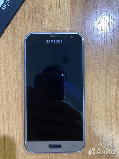 Телефон Samsung galaxy J3