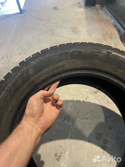 Pirelli Ice Zero FR 225/60 R17