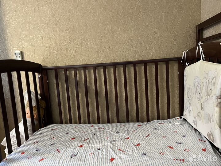 Кроватка маятник до 3 лет с матрасом