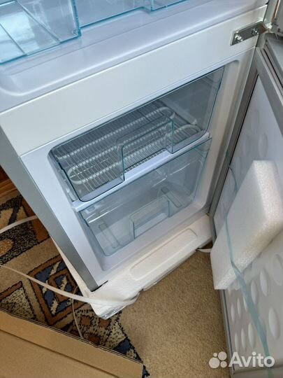 Компактный холодильник с морозилкой