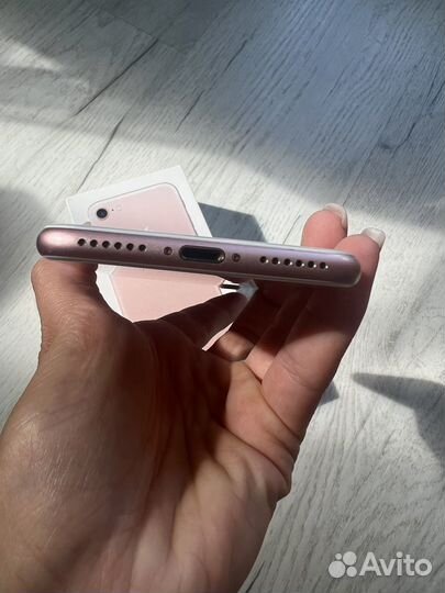 Телефон iPhone 7