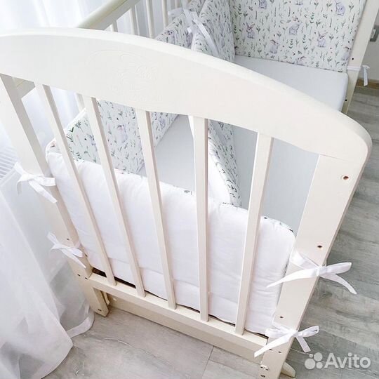 Новый комплект в кроватку. Бортики