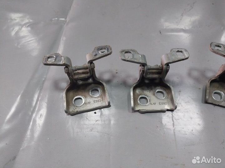 Петля двери Renault Logan седан 