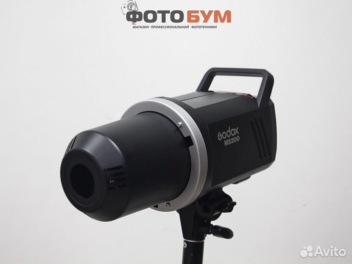 Осветитель импульсный Godox MS200