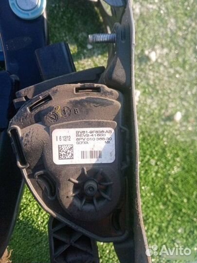 Педаль газа Ford Focus 2012