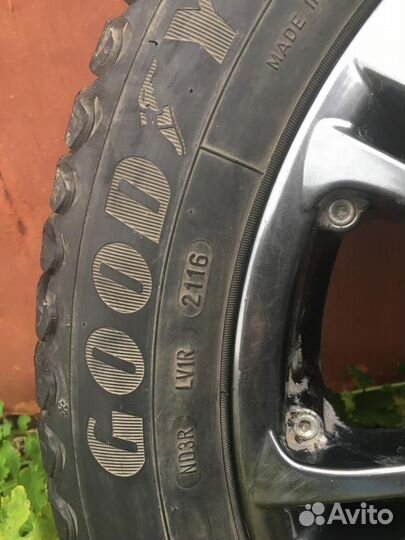 Goodyear UltraGrip 215/55 R17 98T