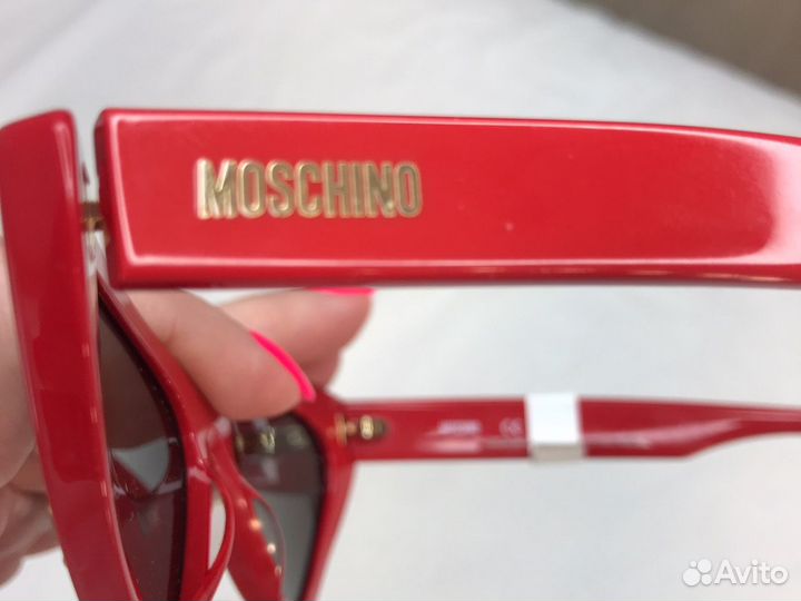 Солнцезащитные очки moschino