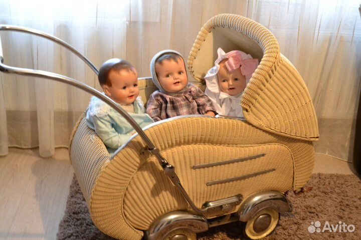 Старинная плетённая коляска. Германия. 1950е годы