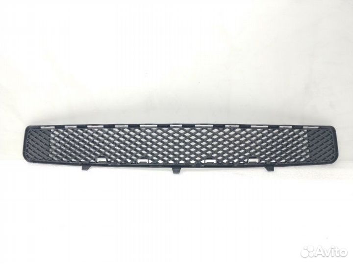 Решетка в бампер передняя Mercedes-Benz C-Class
