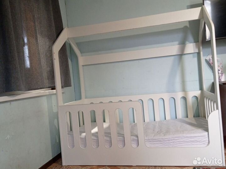 Детская кроватка домик бу