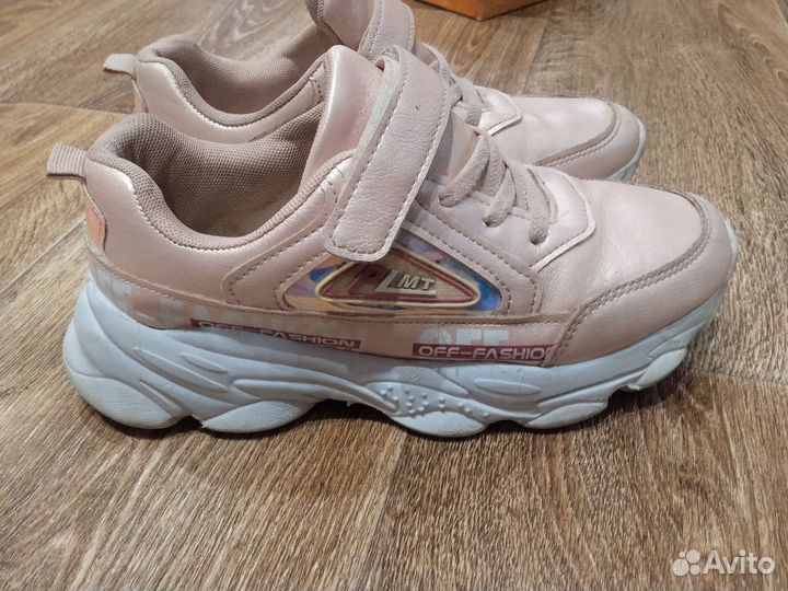 Кроссовки для девочки