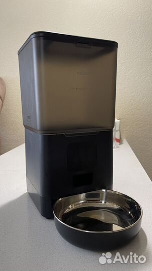 Автоматическая кормушка для кошек и собак