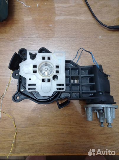 Привод левого зеркала Mitsubishi L 200