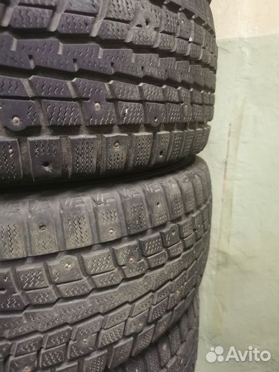 Dunlop SP Winter Ice 01 215/65 R16 102T