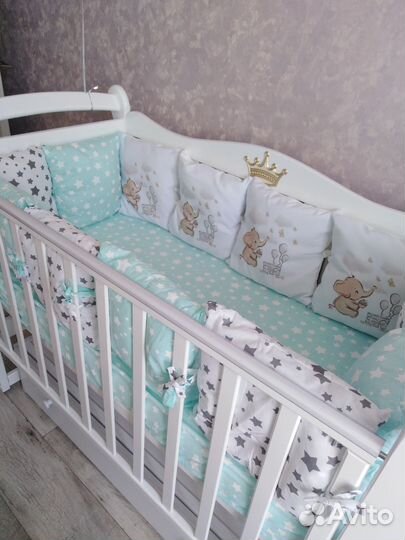 Детская кроватка с маятником и ящиком