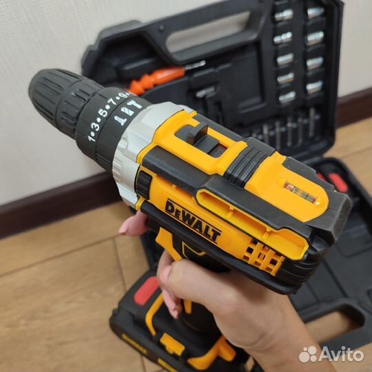 Шуруповерт Dewalt 26V новый ударный