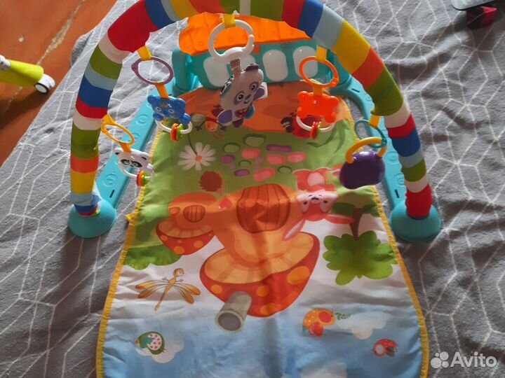 Развивающий коврик с пианино