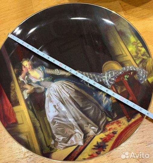 Фарфоровая тарелка