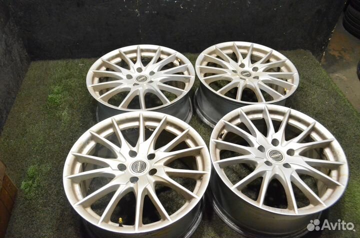 Диски Nissan R18 5x114.3 8J et40 Dia 66.1