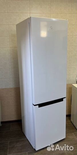 Холодильник новый indesit