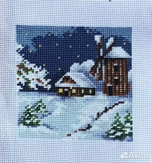 Картины вышитая нитками и выложенная стразами