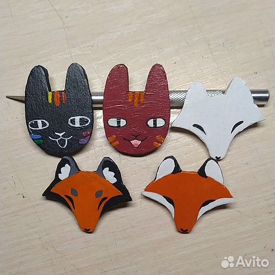 Самодельные значки, котейки и лисички