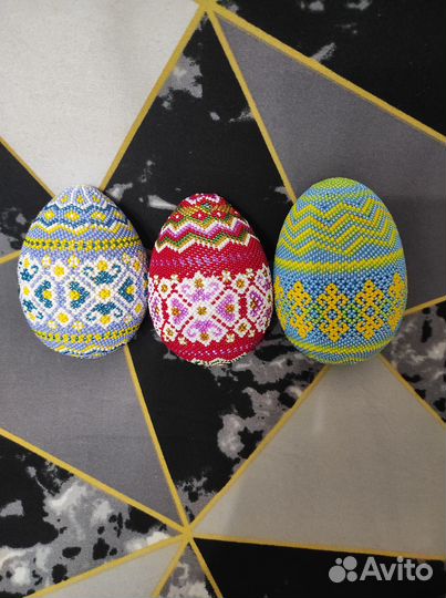 Яйцо из бисера. Ручная работа
