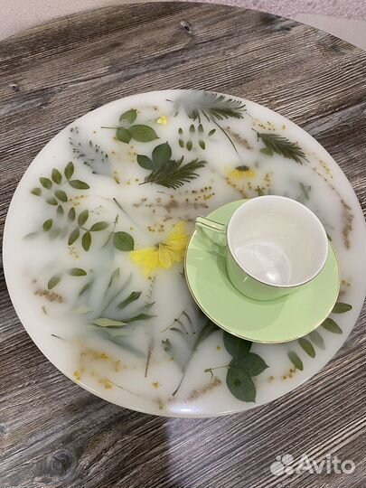 Вращающийся поднос из эпоксидной смолы