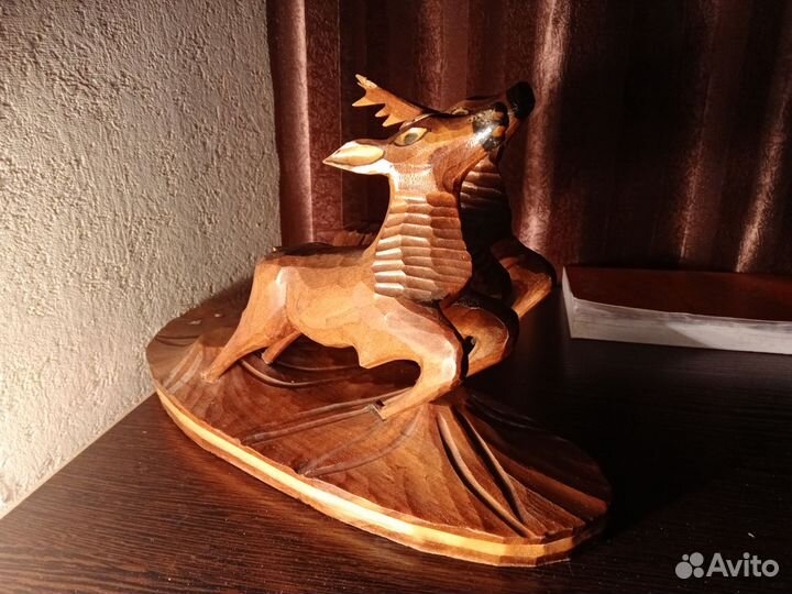 Статуэтка олени дерево