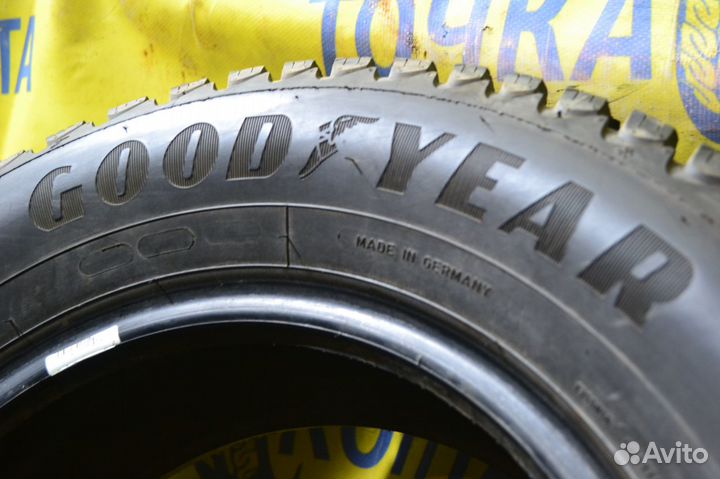 Goodyear Ultragrip Ice Arctic 215/65 R16