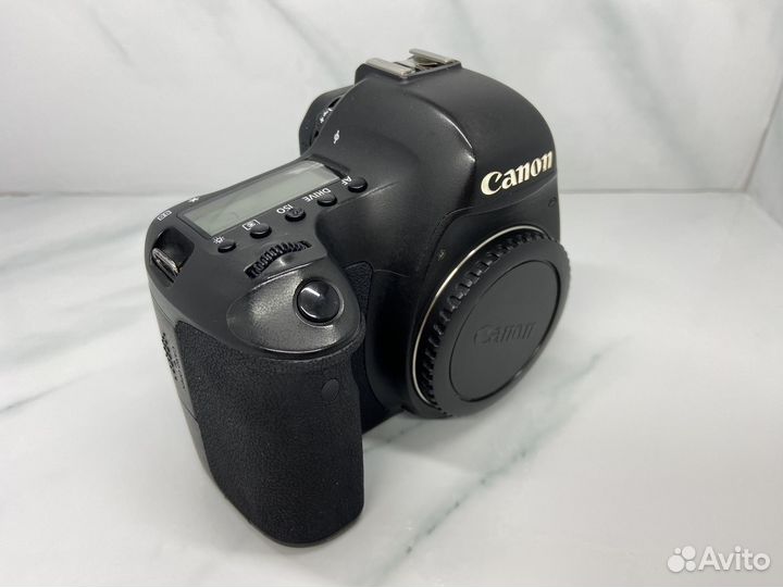 Зеркальный фотоаппарат Canon 6D