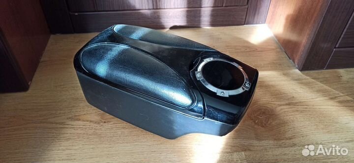 Подлокотник в авто