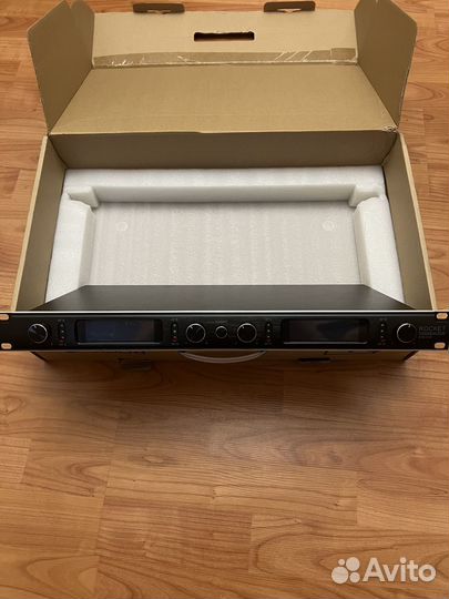 Вокальная радиосистема Rocket EW240 4 Handheld