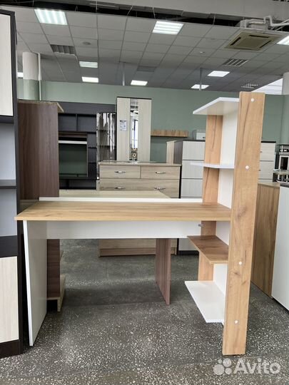 Компьютерный стол новый