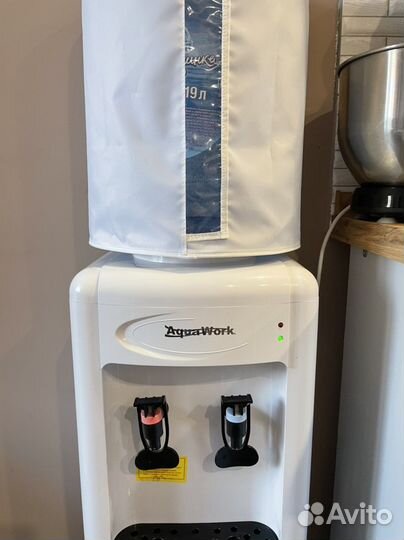 Кулер для воды напольный