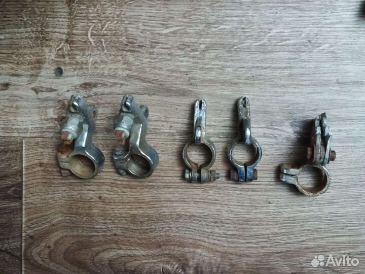 Кронштейны рычагов переднего тормоза и сцепления