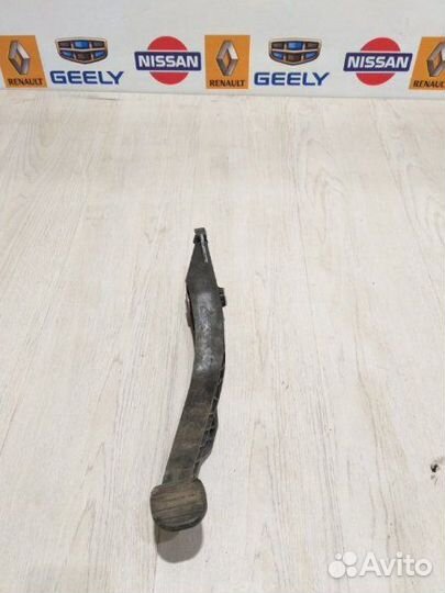 Педаль сцепления Renault sandero