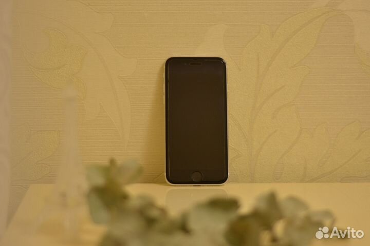 iPhone SE (2020), 64 ГБ