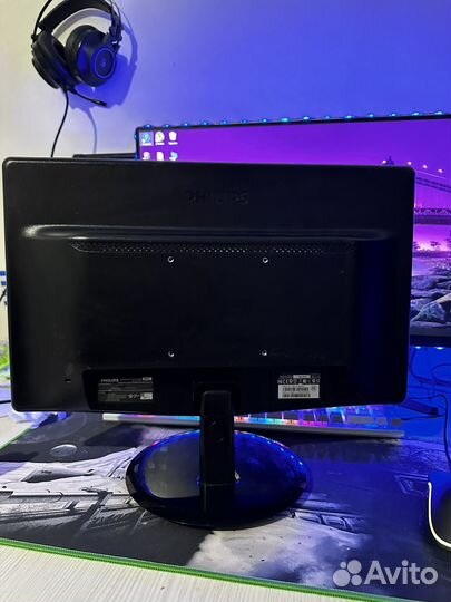 Монитор б/у Philips 196V3L