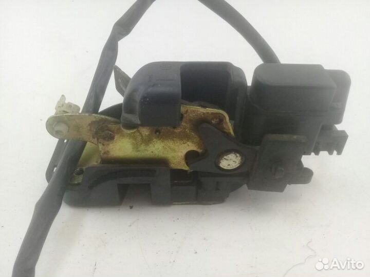 Замок двери задний левый Mazda Xedos 9 TA3P kjzem