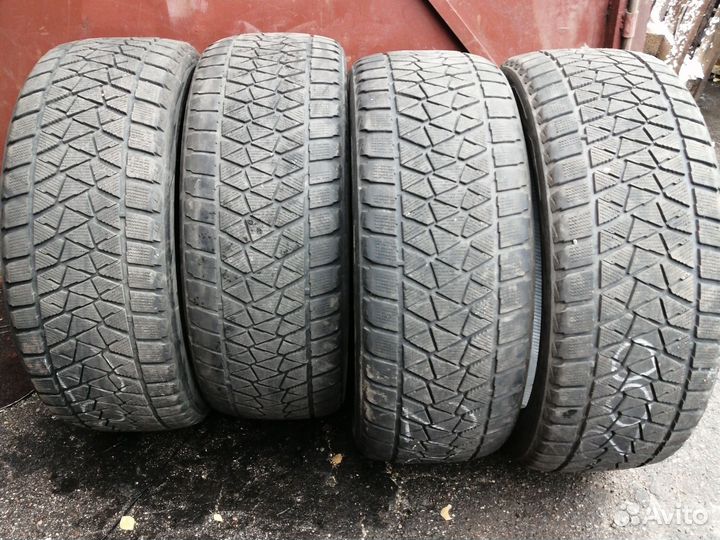 Bridgestone Blizzak DM-V2 285/45 R22 110T