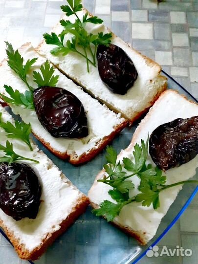 Вяленые сливы солёные в оливковом масле